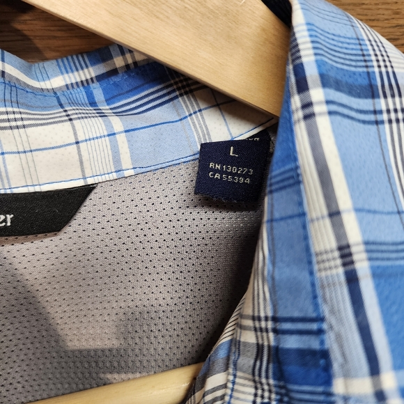 LOT OF 2 Wrangler Short Sleeve Button Down Shirt Men’s Size  1 XL, 1 L - Picture 3 of 7